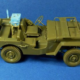 Minor 1/24 SCR510/620 radio for U.S. WWII 1/4 ton 4x4 truck 241003