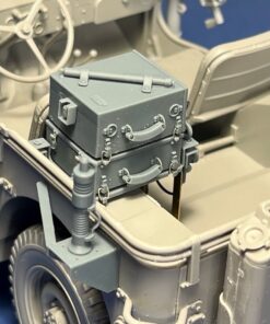 Alternative view of Minor 1/16 SCR510/620 radio for Jeep